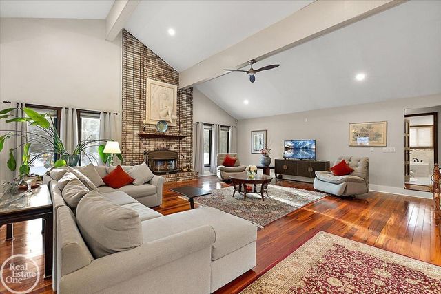 6910 Montgomery Drive, Shelby Twp, MI 48316