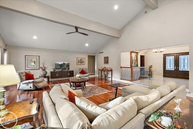 6910 Montgomery Drive, Shelby Twp, MI 48316