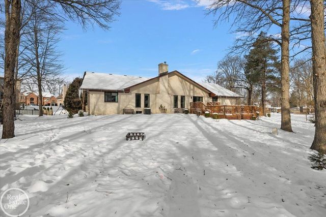 6910 Montgomery Drive, Shelby Twp, MI 48316