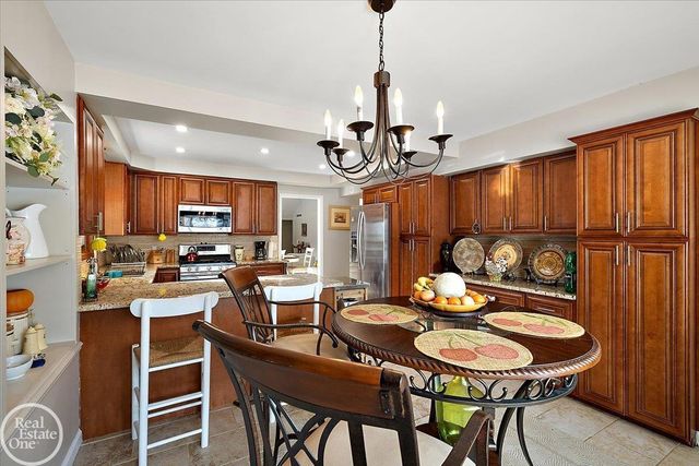 6910 Montgomery Drive, Shelby Twp, MI 48316