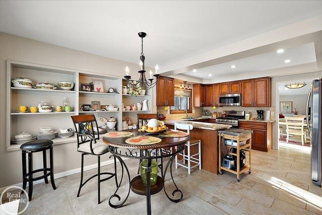 6910 Montgomery Drive, Shelby Twp, MI 48316