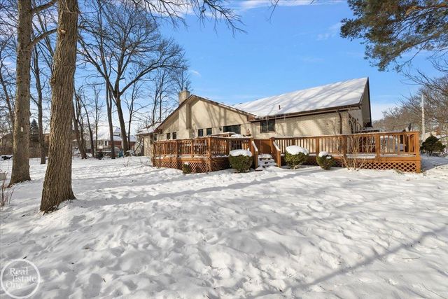 6910 Montgomery Drive, Shelby Twp, MI 48316