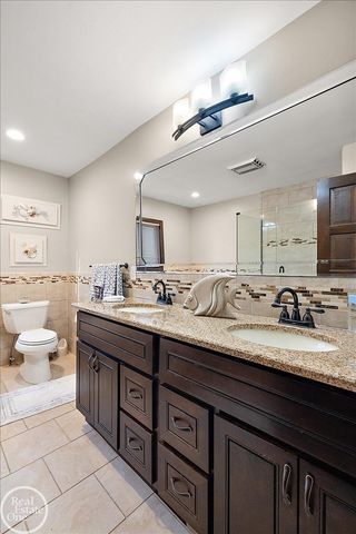 6910 Montgomery Drive, Shelby Twp, MI 48316