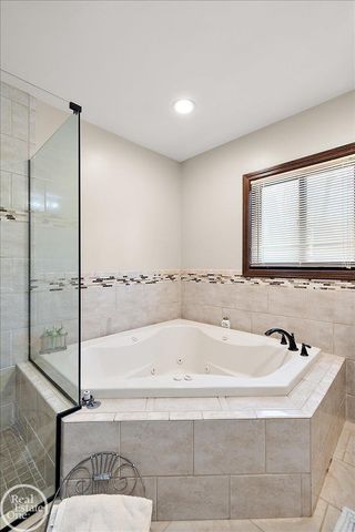 6910 Montgomery Drive, Shelby Twp, MI 48316