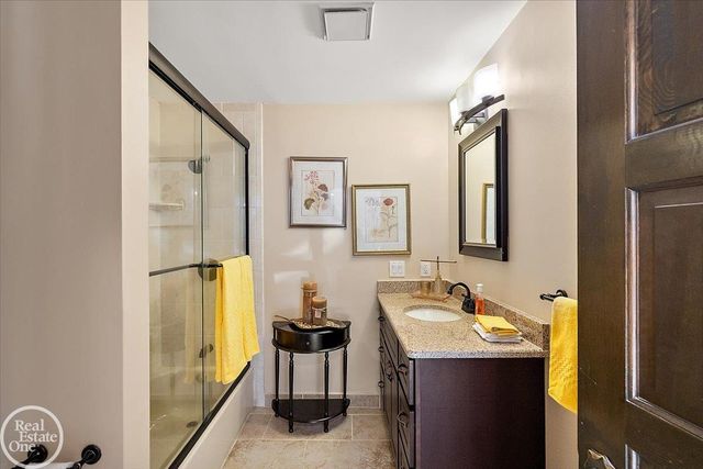 6910 Montgomery Drive, Shelby Twp, MI 48316