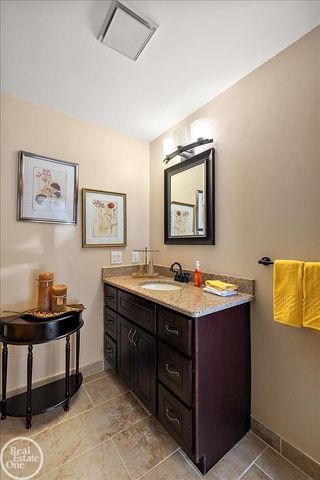 6910 Montgomery Drive, Shelby Twp, MI 48316