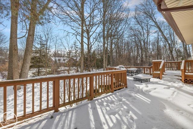 6910 Montgomery Drive, Shelby Twp, MI 48316