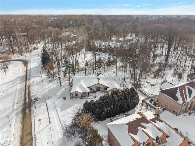 6910 Montgomery Drive, Shelby Twp, MI 48316