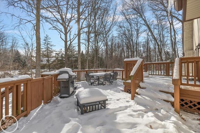 6910 Montgomery Drive, Shelby Twp, MI 48316