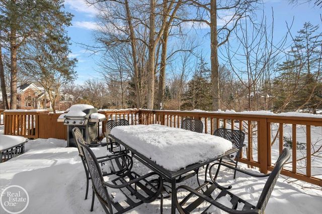 6910 Montgomery Drive, Shelby Twp, MI 48316