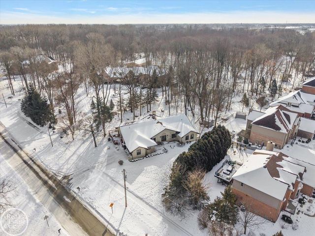 6910 Montgomery Drive, Shelby Twp, MI 48316