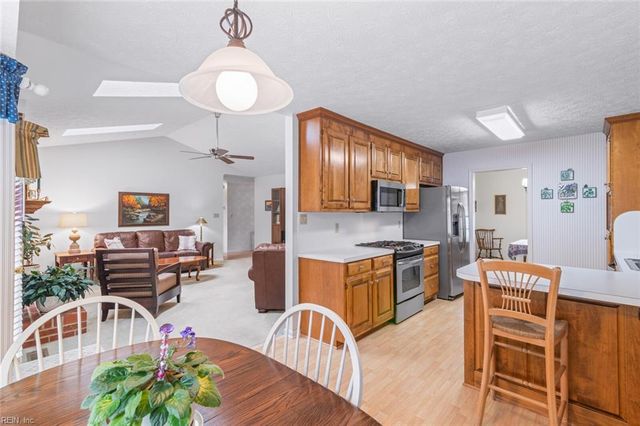 201 Allen Harris DR, Yorktown, VA 23692