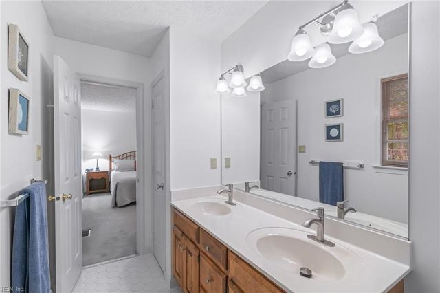 201 Allen Harris DR, Yorktown, VA 23692