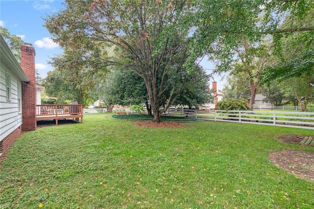 201 Allen Harris DR, Yorktown, VA 23692