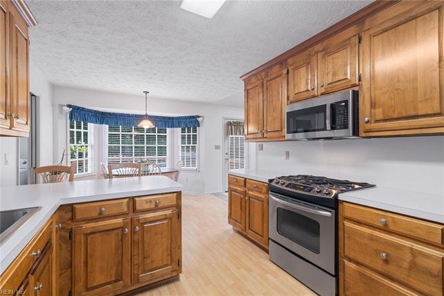 201 Allen Harris DR, Yorktown, VA 23692
