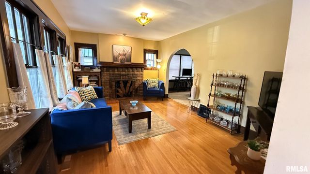 1720 S STATE Street, Springfield, IL 62704