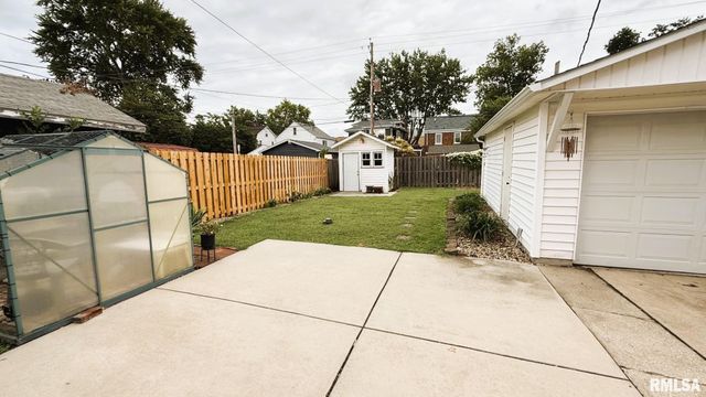 1720 S STATE Street, Springfield, IL 62704