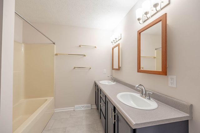 25061 S Canal Street, Channahon, IL 60410