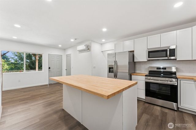 1720 N Wycoff Avenue, Bremerton, WA 98312