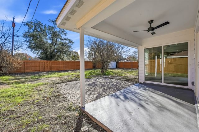 15 W Sharon Drive, Krum, TX 76249