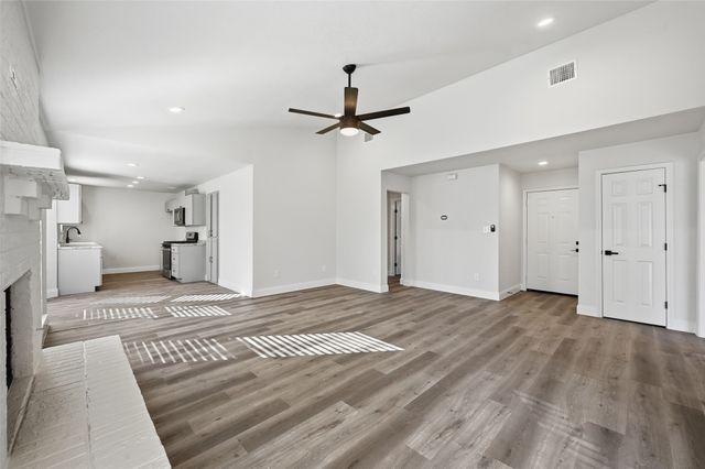 15 W Sharon Drive, Krum, TX 76249