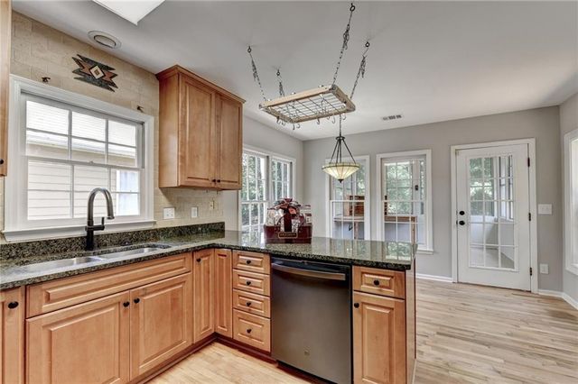 1590 Misty River Run, Roswell, GA 30076