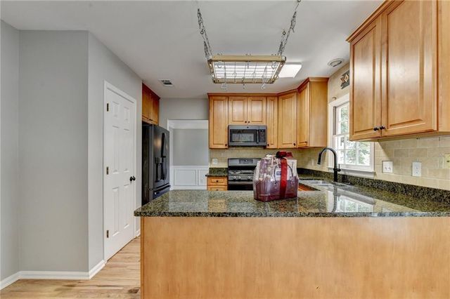 1590 Misty River Run, Roswell, GA 30076