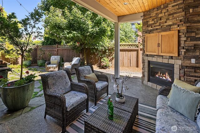 1714 11th Avenue NE, Issaquah, WA 98029