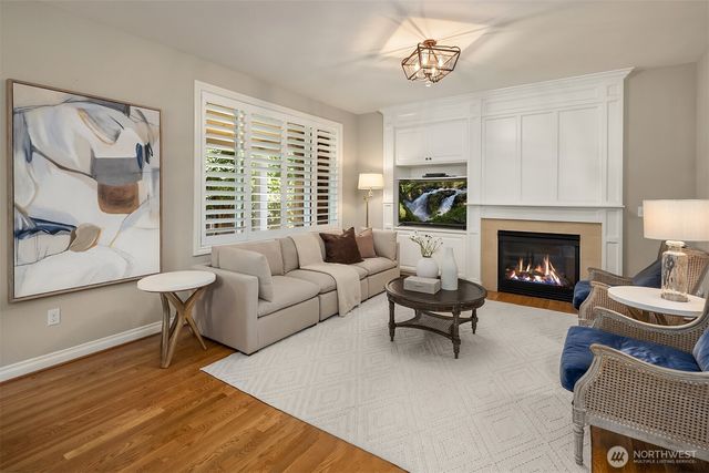 1714 11th Avenue NE, Issaquah, WA 98029