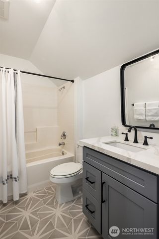 1714 11th Avenue NE, Issaquah, WA 98029