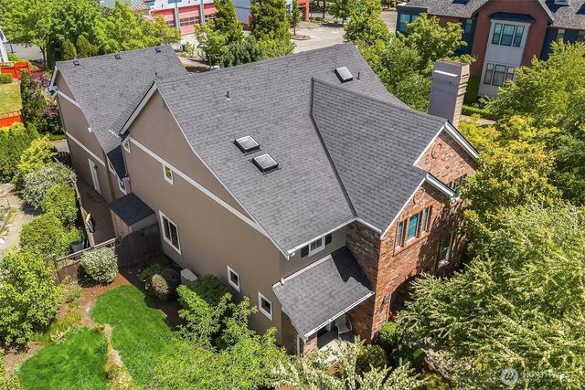 1714 11th Avenue NE, Issaquah, WA 98029