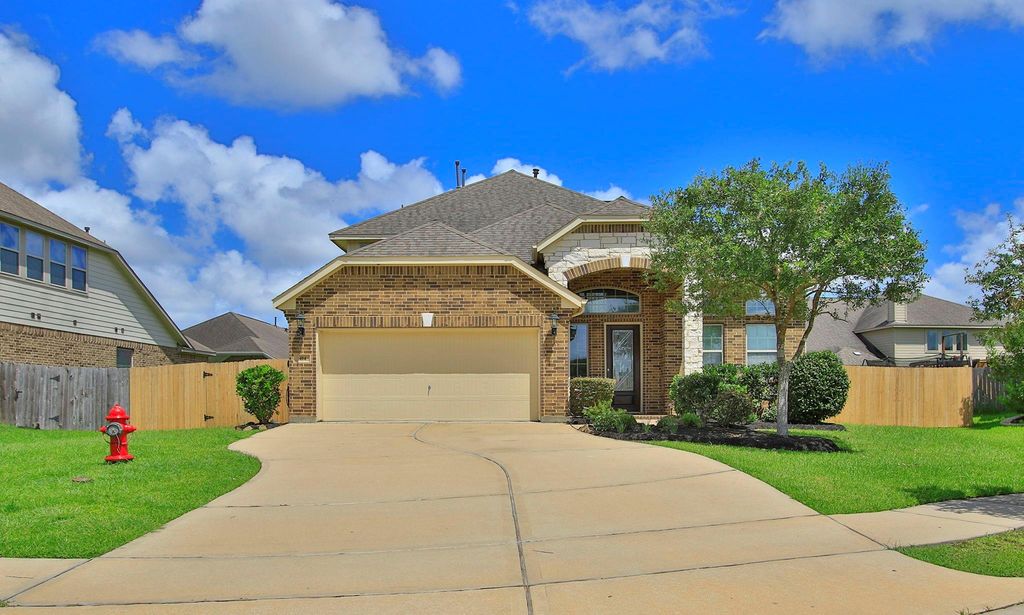 414 Wood Forest Drive, League City, TX 77573