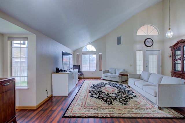 814 Casa Ct, Los Banos, CA 93635