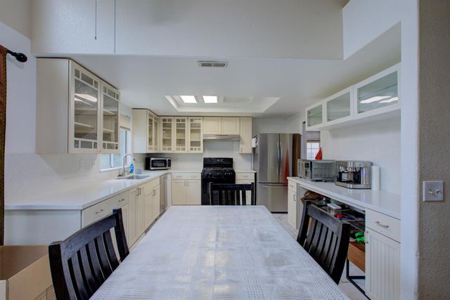 814 Casa Ct, Los Banos, CA 93635