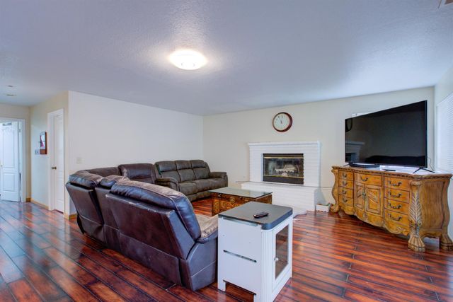 814 Casa Ct, Los Banos, CA 93635