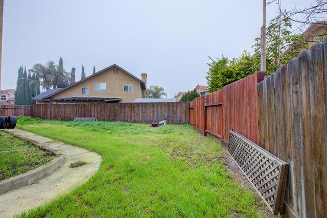 814 Casa Ct, Los Banos, CA 93635