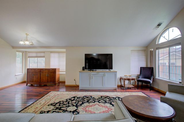 814 Casa Ct, Los Banos, CA 93635