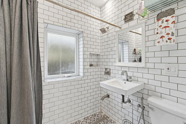 1815 Hillside Avenue N, Minneapolis, MN 55411