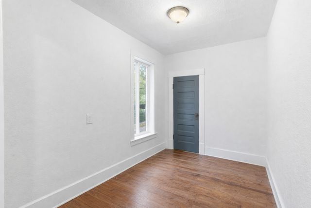 1815 Hillside Avenue N, Minneapolis, MN 55411