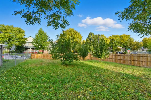 1815 Hillside Avenue N, Minneapolis, MN 55411