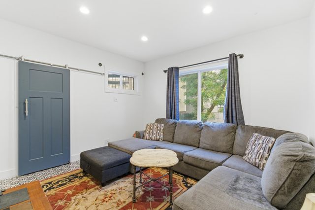 1815 Hillside Avenue N, Minneapolis, MN 55411