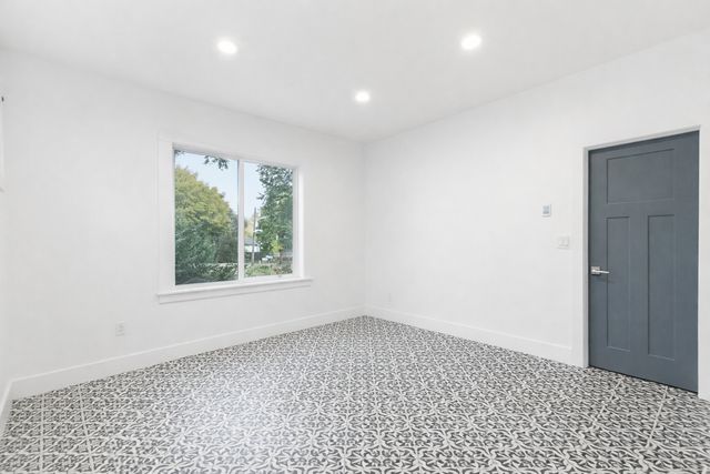 1815 Hillside Avenue N, Minneapolis, MN 55411