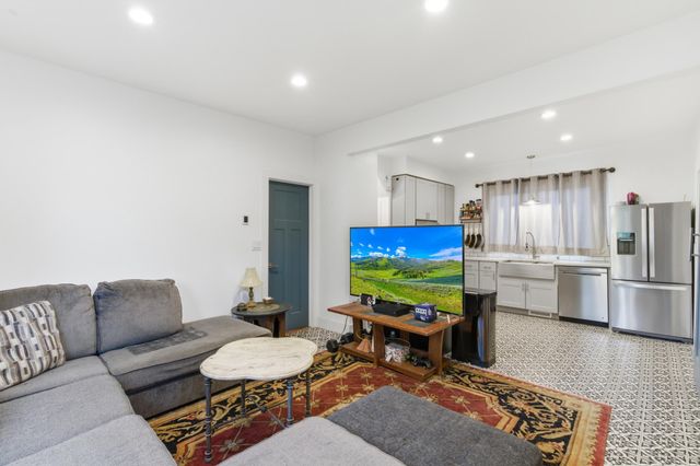 1815 Hillside Avenue N, Minneapolis, MN 55411