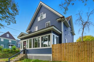 1815 Hillside Avenue N, Minneapolis, MN 55411