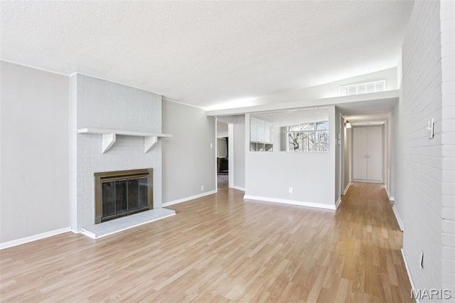 325 Holiday Hill Drive, Florissant, MO 63033