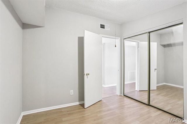 325 Holiday Hill Drive, Florissant, MO 63033