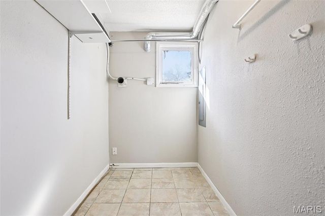 325 Holiday Hill Drive, Florissant, MO 63033