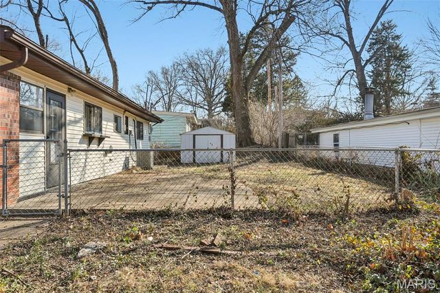 325 Holiday Hill Drive, Florissant, MO 63033