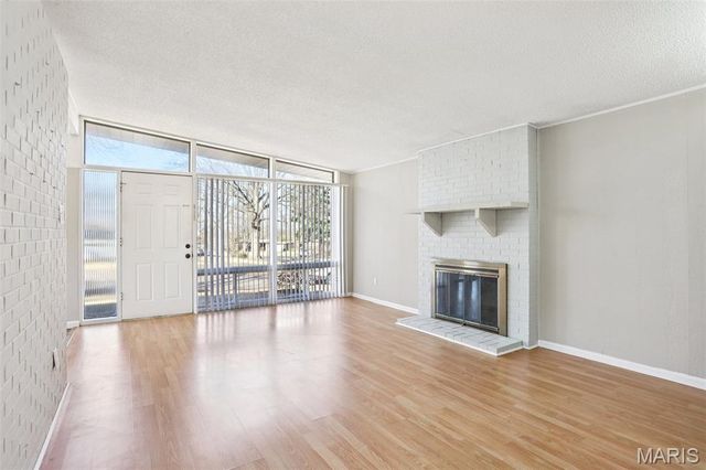 325 Holiday Hill Drive, Florissant, MO 63033