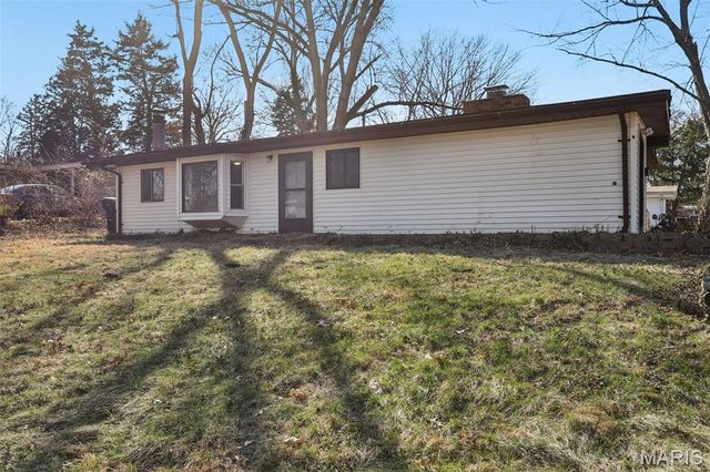 325 Holiday Hill Drive, Florissant, MO 63033